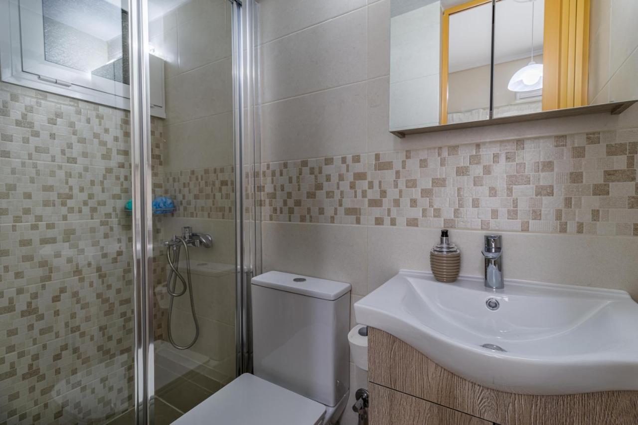 Апартаменты Couples Retreat, Fully Equipped Studio/ Loutraki Beach Экстерьер фото